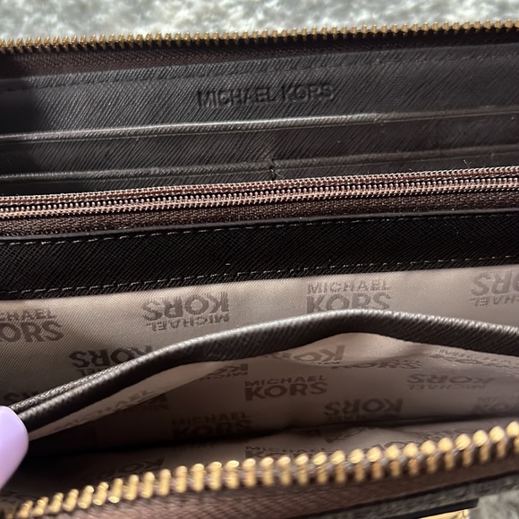 Michael Kors Jet Set Large Wallet - Picture 8 of 10